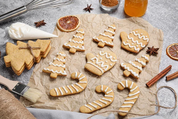 Parchment Christmas Gingerbread Cookies Spices Grey Background — Stock Photo, Image