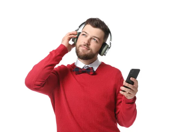 Ung Man Med Trådlösa Hörlurar Och Mobiltelefon Vit Bakgrund — Stockfoto