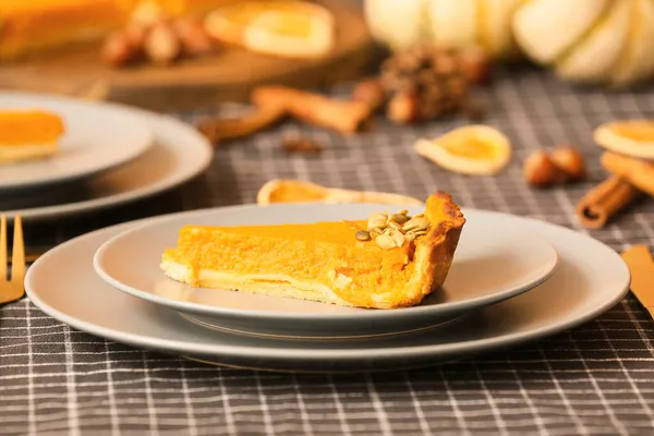 Plates Piece Delicious Pumpkin Pie Table — Stock Photo, Image