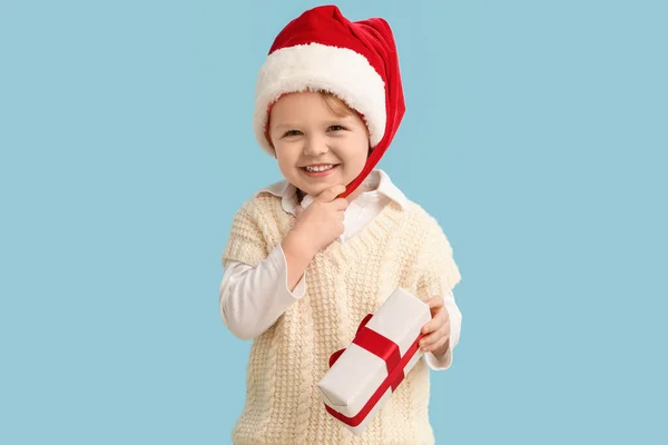 Little Boy Santa Hat Christmas Gift Color Background — Stock Photo, Image