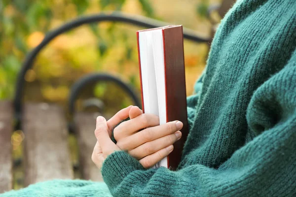 Woman Book Bench Autumn Park Closeup — Stock Photo, Image