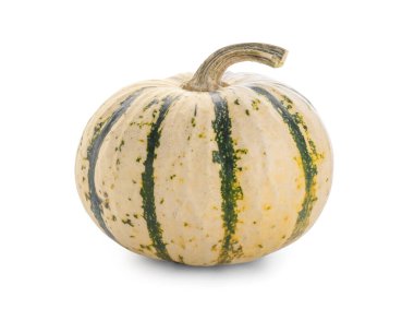 Beyaz arkaplanda izole edilmiş taze balkabağı