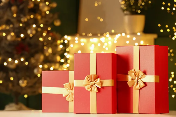 Рождественские Подарочные Коробки Столе Номере — стоковое фото