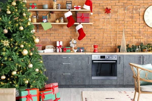 Interieur Van Mooie Moderne Keuken Met Kerstdecor — Stockfoto