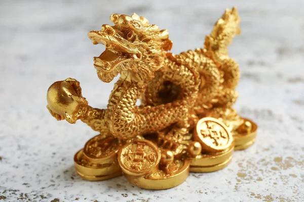 Фігурка Китайського Дракона Світлому Тлі — стокове фото