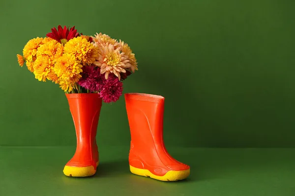 Pair Rubber Boots Beautiful Flowers Color Background — Stock Photo, Image