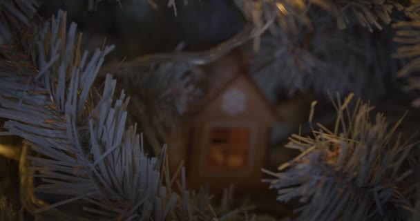 装飾が施されたクリスマスツリー クローズアップ — ストック動画