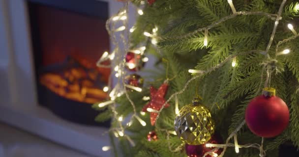 Schön Geschmückter Weihnachtsbaum Wohnzimmer Nahaufnahme — Stockvideo