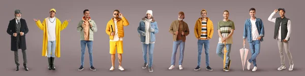 Grupo Hombres Con Estilo Ropa Otoño Sobre Fondo Gris —  Fotos de Stock