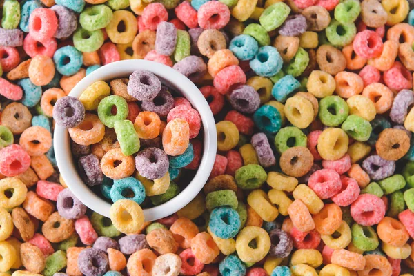 Gevrek mısır gevreği halkalı kase.