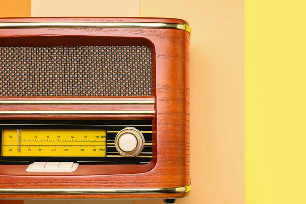 Vintage Ραδιοφωνικός Δέκτης Έγχρωμο Φόντο — Φωτογραφία Αρχείου