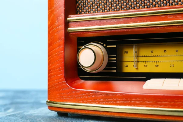 Vintage Ραδιοφωνικός Δέκτης Έγχρωμο Φόντο — Φωτογραφία Αρχείου