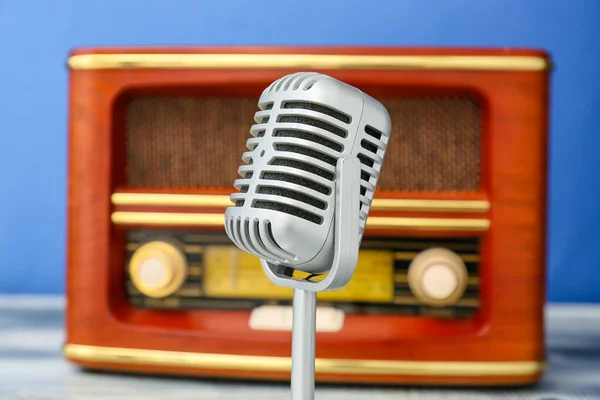 Microphone Retro Radio Receiver Color Background — Stock Photo, Image