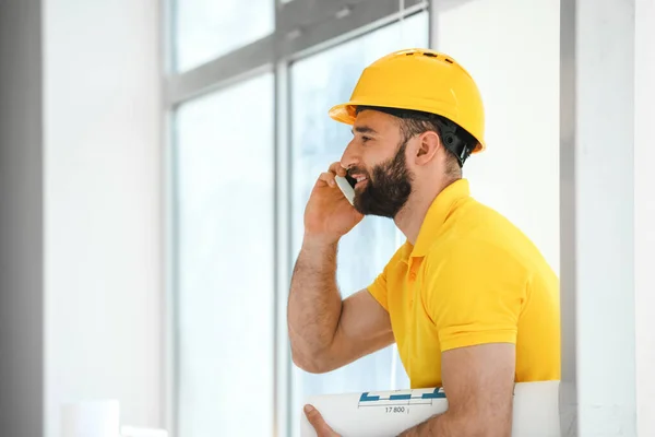 Construction Worker Talking Mobile Phone Window Room — Stock Photo, Image