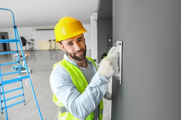 Trabajador Construcción Con Paleta Bruñido Pulido Pared Habitación — Foto de Stock