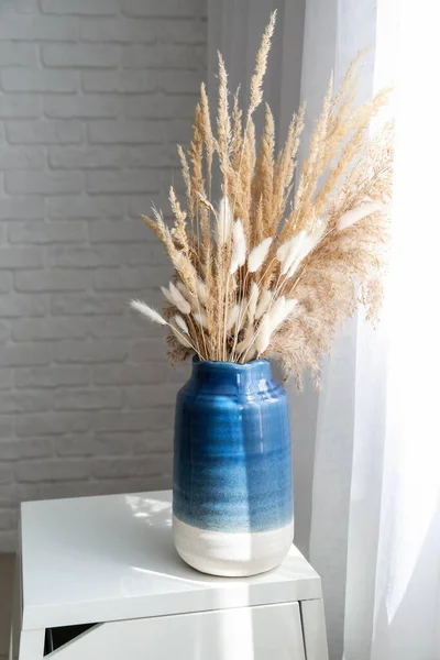 Blue Vase Pampas Grass Table Light Curtains — Stock Photo, Image