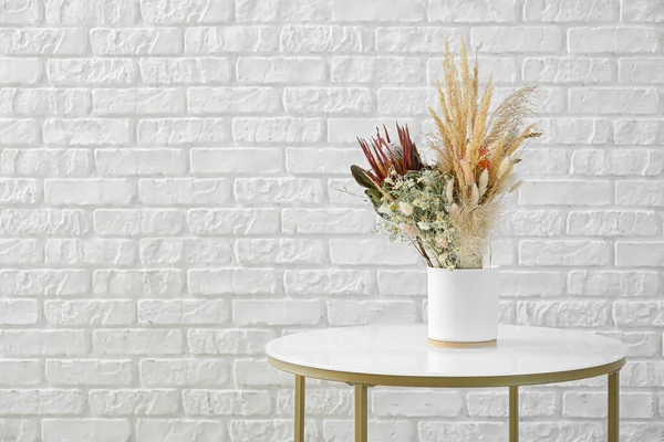 Vase Dried Flowers Table White Brick Wall — Stock Photo, Image