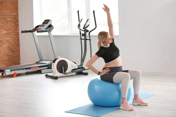 Young Pregnant Woman Training Fitball Gym — Stock Photo, Image