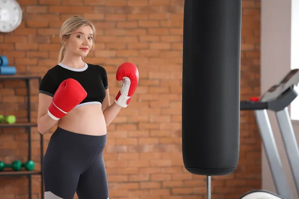 Young Pregnant Woman Boxing Gloves Gym — Stock Photo, Image
