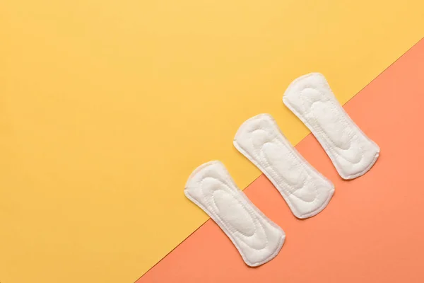Almofadas Menstruais Fundo Amarelo — Fotografia de Stock