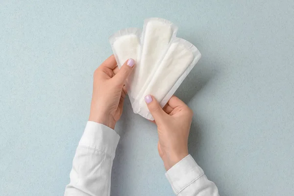 Female Hands Menstrual Pads Color Background — Stock Photo, Image