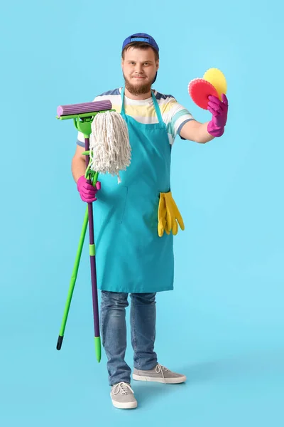 Young Man Floor Mops Sponges Blue Background — Stock Photo, Image