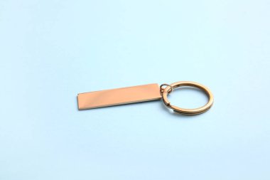 Mavi arkaplanda şık anahtarlık