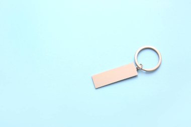 Mavi arkaplanda şık anahtarlık