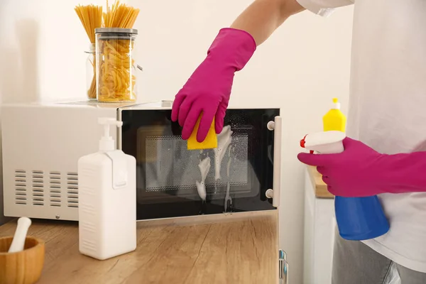 Young Man Cleaning Microwave Sponge Kitchen — Stock Photo, Image