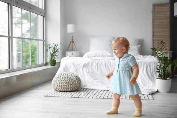 Cute Baby Girl Learning Walk Bedroom — Stock Photo, Image