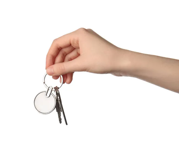 白色背景上带有钥匙链的女性手持钥匙 — 图库照片