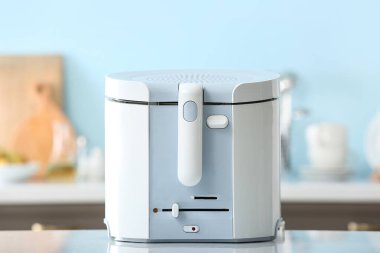 Mutfakta yeni fritöz var.