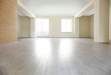 Büyük boş ofis manzarası