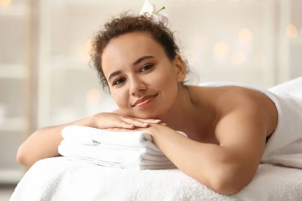 Young African American Woman Lying Couch Spa Salon — Stock Photo, Image