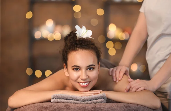 Beautiful African American Woman Getting Massage Therapist Spa Salon — Stock Photo, Image