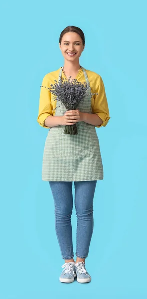 Giardiniere Femminile Con Lavanda Sfondo Colore — Foto Stock