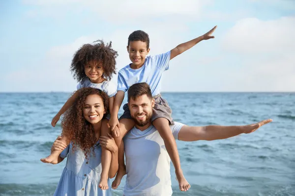 Happy Family Sea Beach — Stock Photo, Image