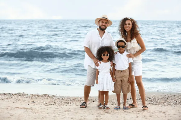 Happy Family Sea Beach — Stock Photo, Image