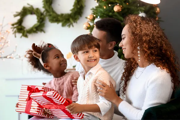 Parents Giving Presents Children Home Christmas Eve — Stock Photo, Image