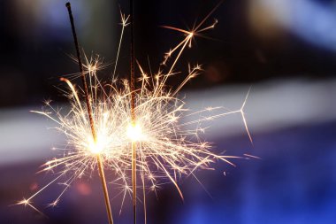 Geceleri yanan kıvılcımlar