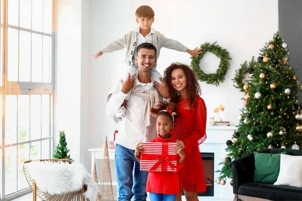 Happy Family Christmas Gift Box Home — Stock Photo, Image