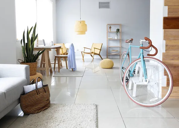 Interior Confortável Sala Estar Com Bicicleta Moderna — Fotografia de Stock