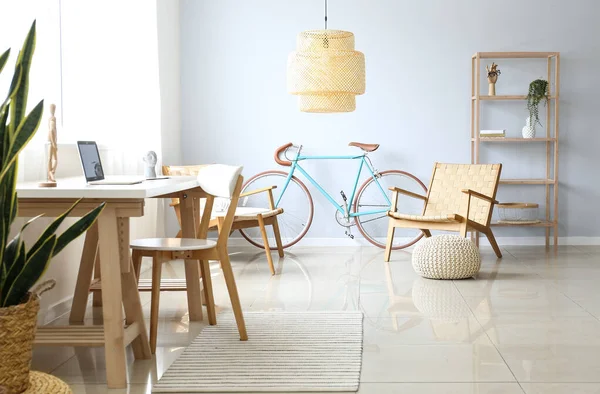 Interior Confortável Sala Estar Com Bicicleta Moderna — Fotografia de Stock