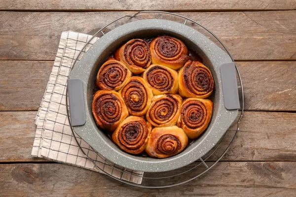 Baking Dish Tasty Cinnamon Rolls Wooden Background — Stock Photo, Image