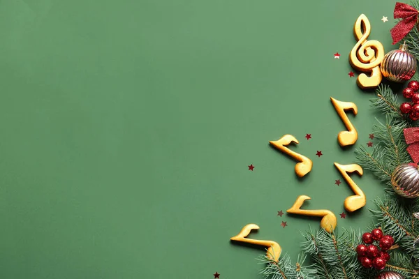 Nota Sinais Com Decoração Natal Ramos Abeto Fundo Verde — Fotografia de Stock