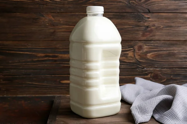 Галлонова Пляшка Молока Дерев Яному Фоні — стокове фото