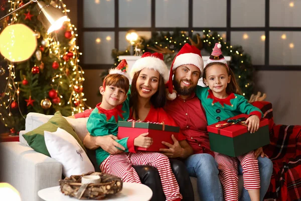 Happy Family Kids Presents Home Christmas Eve — Stock Photo, Image