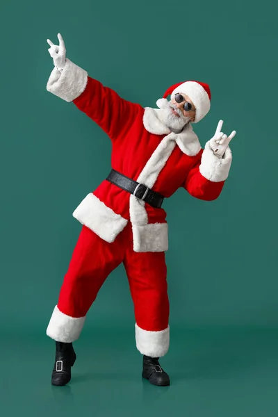 Cool Santa Claus Sobre Fondo Color —  Fotos de Stock