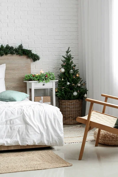 Stylowe Wnętrze Sypialni Urządzone Boże Narodzenie — Zdjęcie stockowe