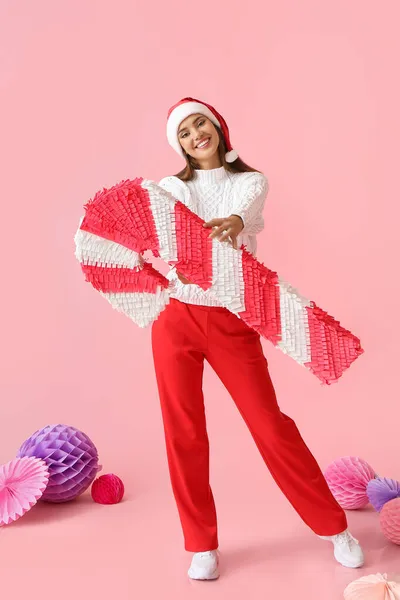 Bella Donna Cappello Babbo Natale Con Canna Zucchero Pinata Sfondo — Foto Stock